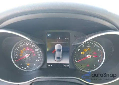 2018 Mercedes-Benz C 300 z USA, uszkodzony, nr VIN 55SWF4JB4JU265425